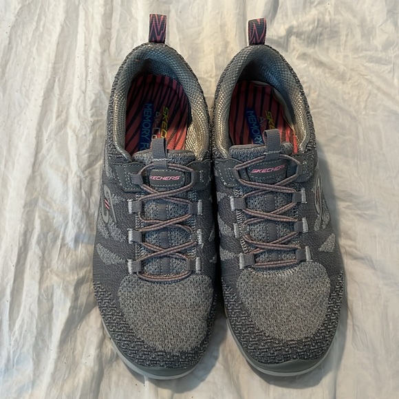 Skechers ladies Memory Foam slip on sneakers Gray w/ pink Sz 7 s/n22758TX EUC - Picture 3 of 7